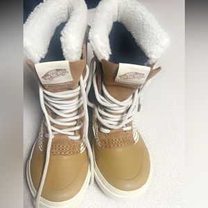 VANS OFF THE WALL BOOTS